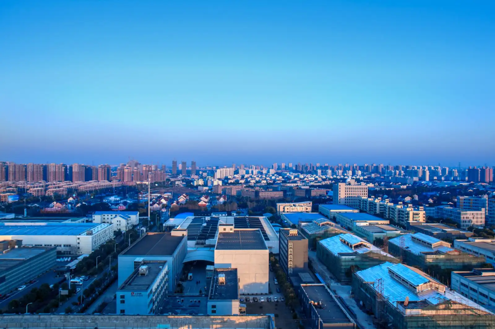 2025年软件定制开发趋势：从云端部署到行业化解决方案
